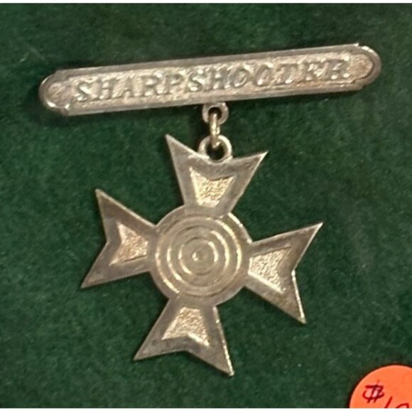 Sharpshooter Award Badge In Display Box - Picture 2 of 6